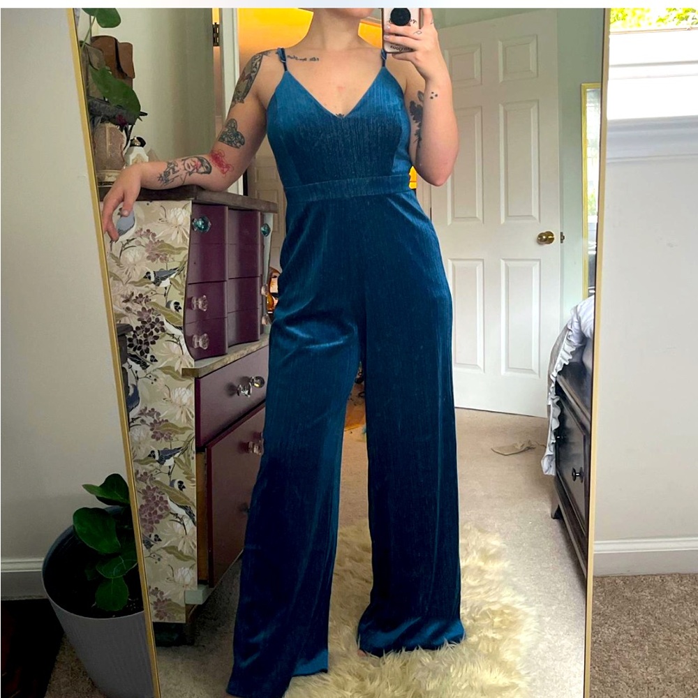 🔹Jun & Ivy size S sapphire blue jumpsuit with some sparkle!🔹